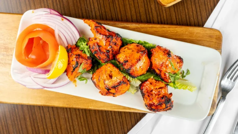 Chicken tikka with onion, tomato and lemon